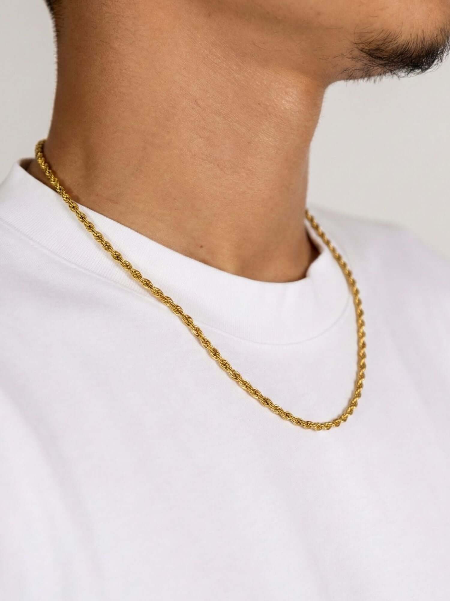 Collezione di gioielli placcati in oro 18K: elegante collana con finitura dorata premium, perfetta per l’uso quotidiano.