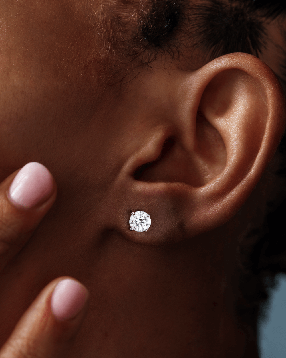 MOISSANITE DIAMOND STUDS 5MM WITGOUD - Carpeice