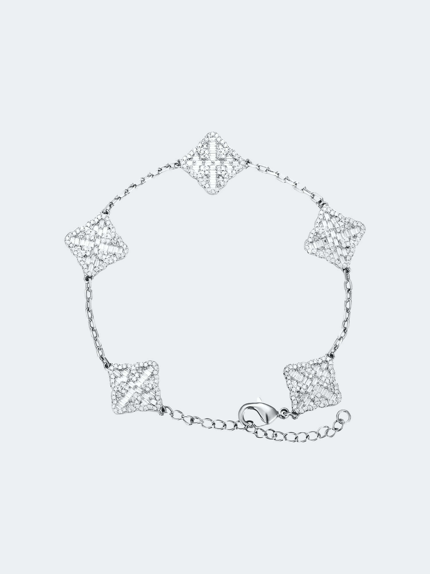 Clover armband zilver ICED OUT met sprankelende iced out afwerking en klavertjevier design.