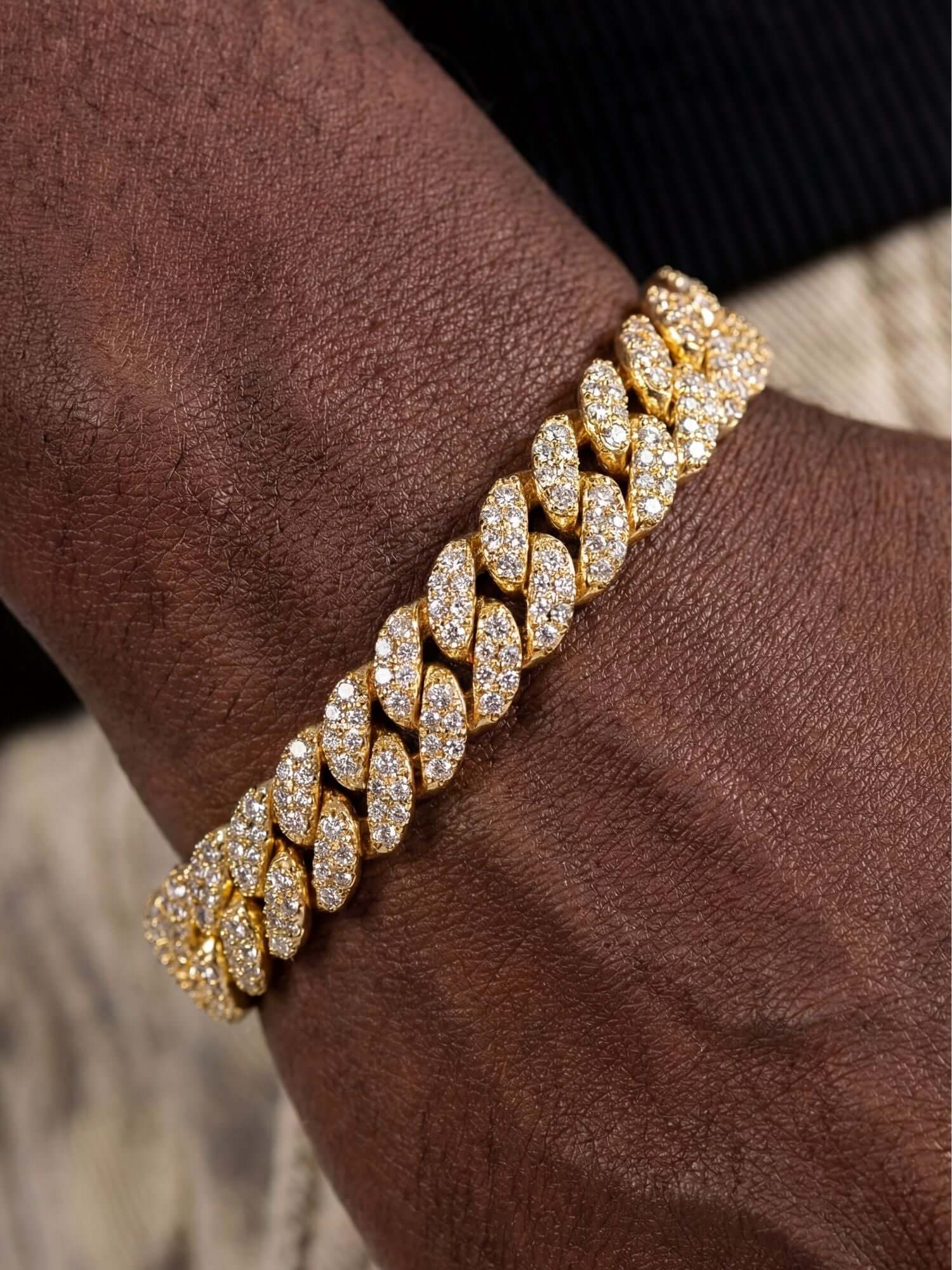 Cuban Armband Goud ICED OUT (6mm,8mm & 10mm) gouden iced out Cuban link armband met VVS CZ stenen om de pols