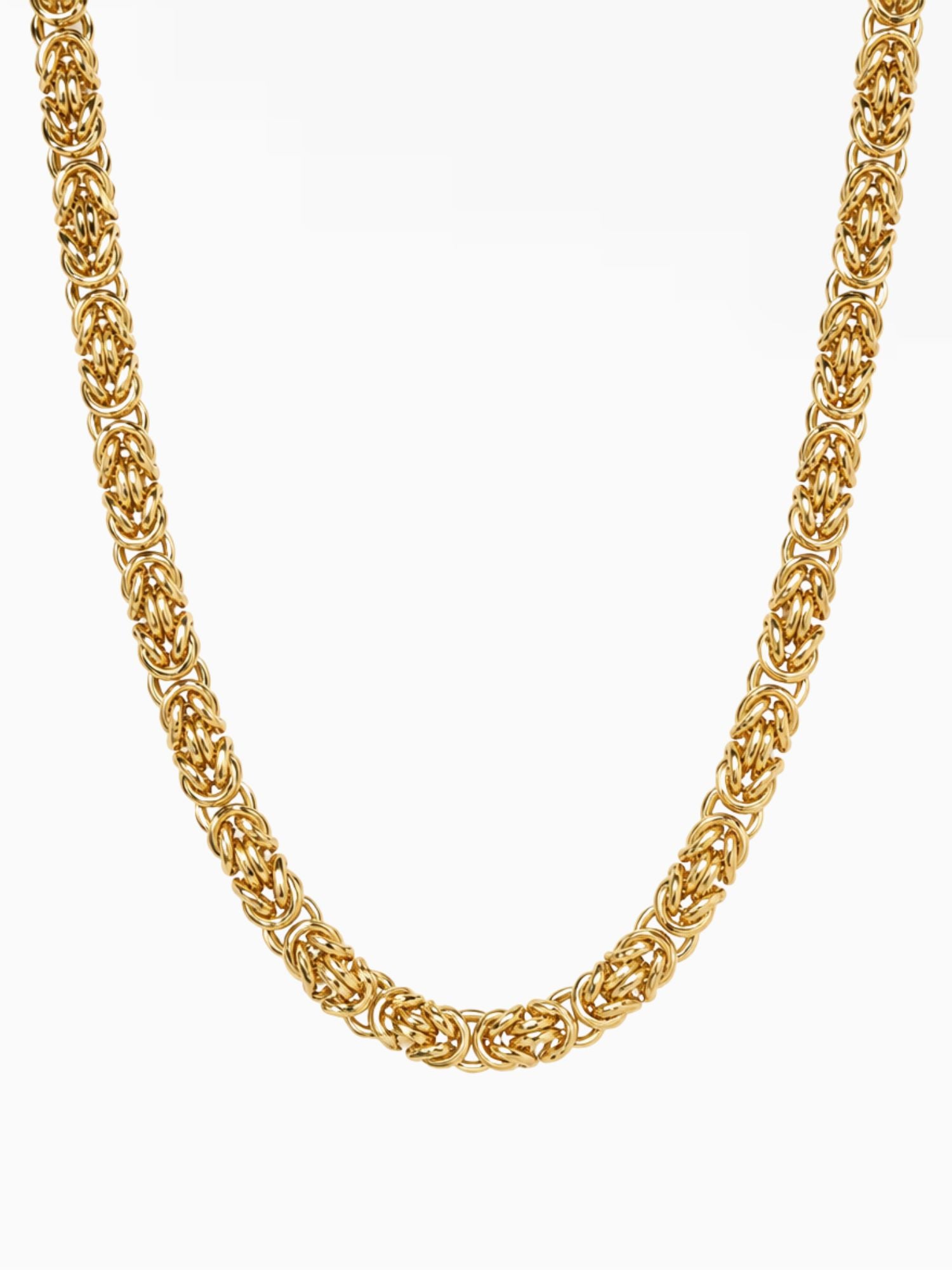 Gouden Byzantijnse Konings Ketting RVS 6mm van Carpe Ice op lichte studioachtergrond, met het volle byzantijnse schakelpatroon
