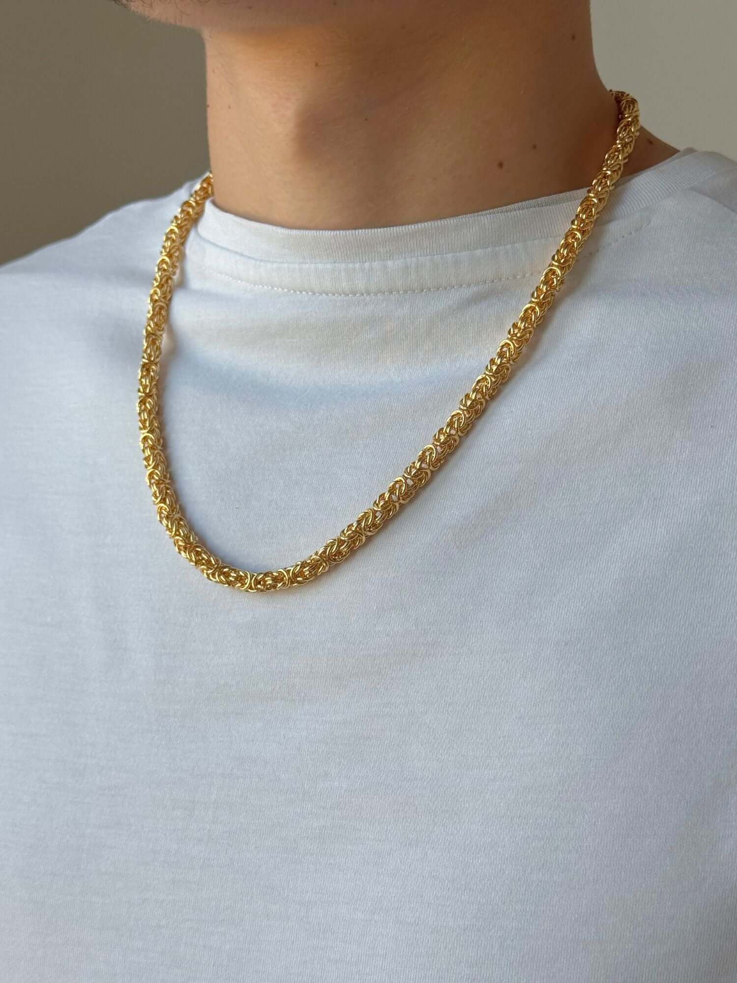 Gouden Byzantijnse Konings Ketting op persoon