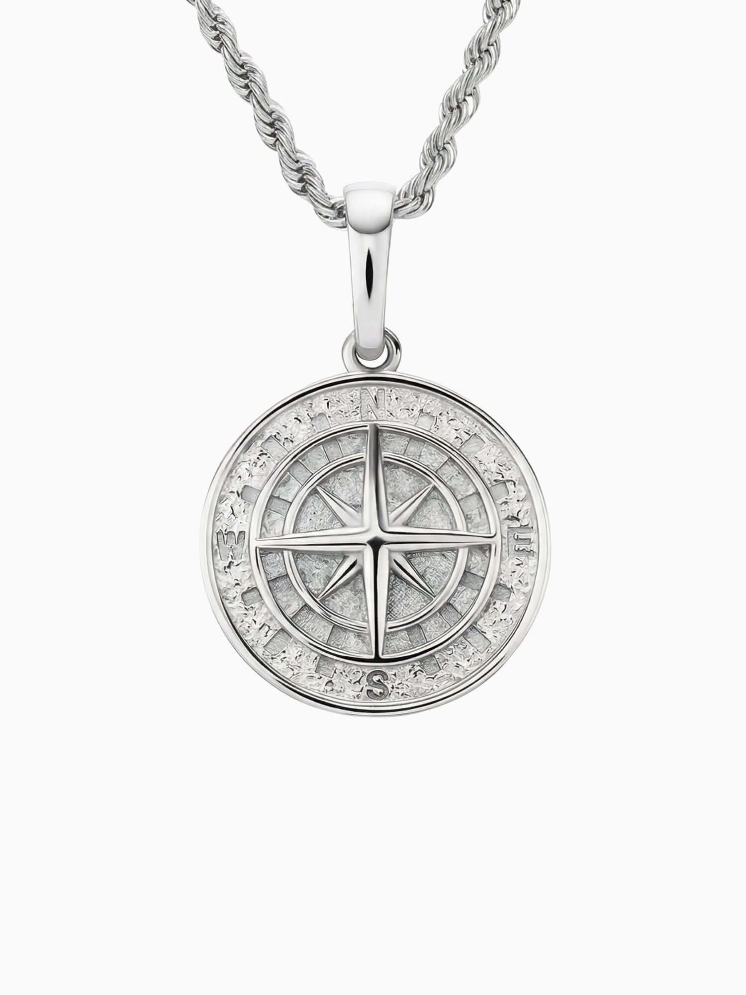Silver kompasshänge från Carpe Ice, symboliskt hänge i silver med kompass för riktning och ambition.