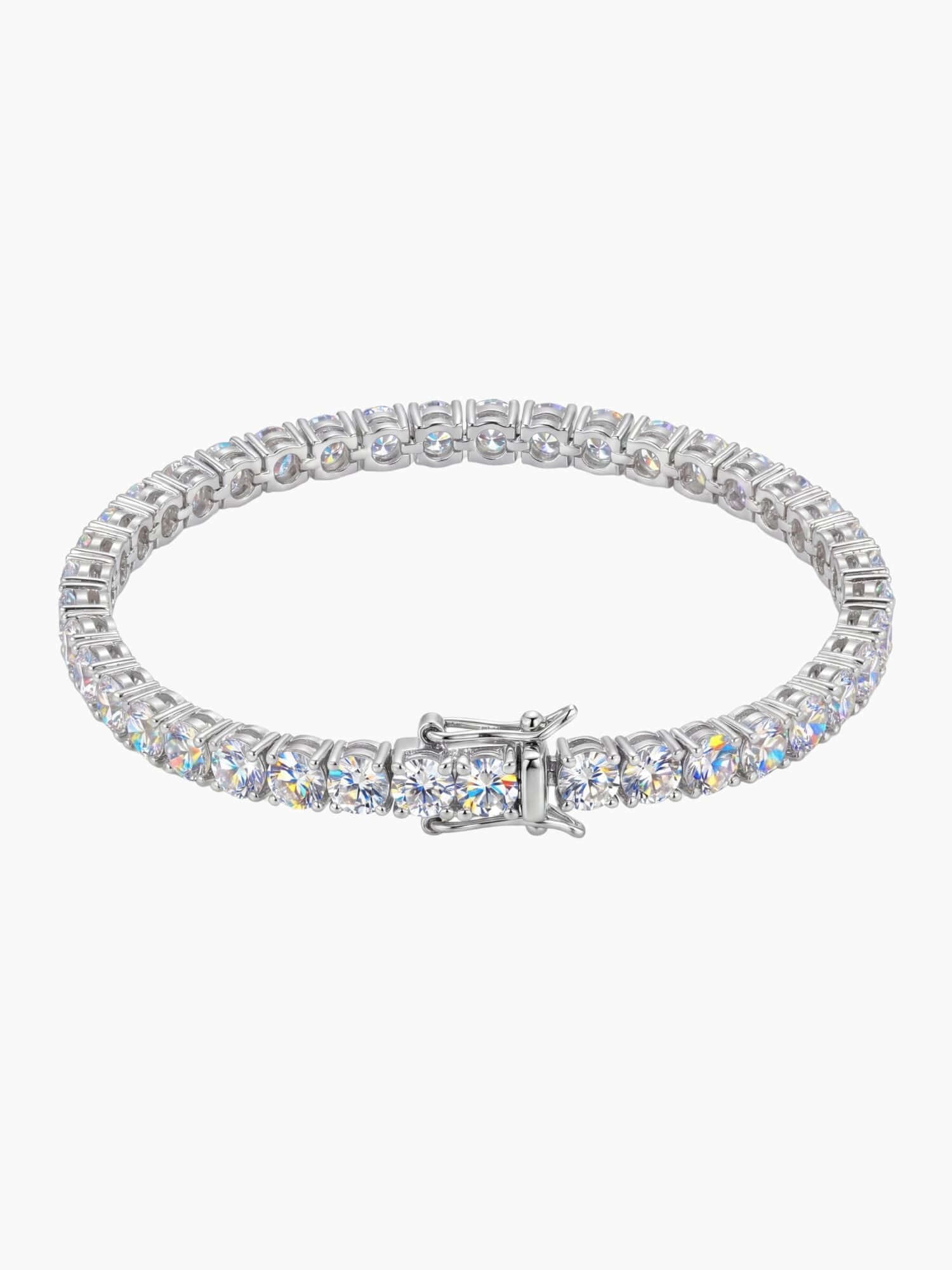 Moissanite Tennis Armband (5mm) 925 Zilver met luxe uitstraling en box sluiting, gemaakt van 925 sterling zilver.