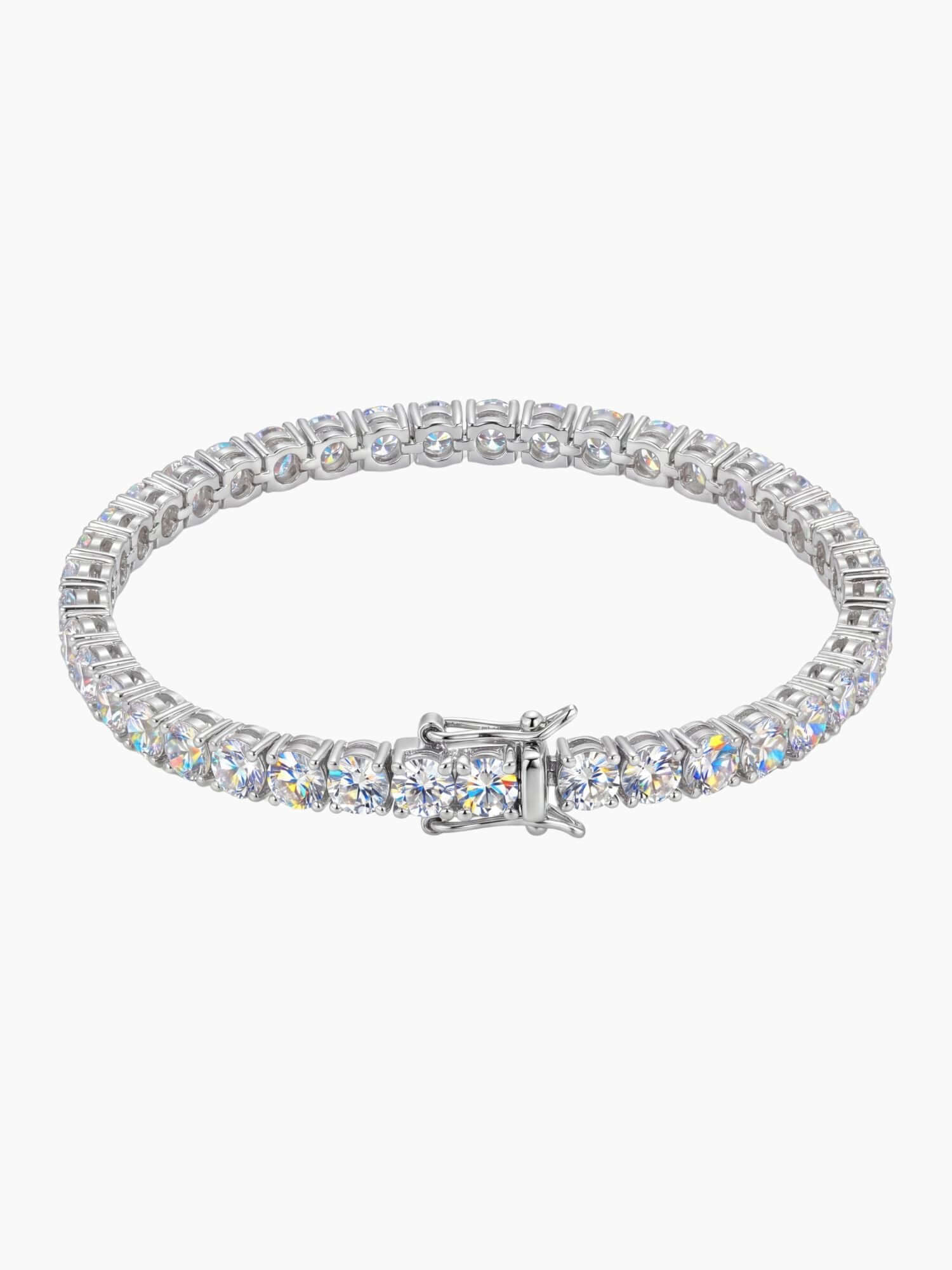 Moissanite Tennis Armband (5mm) 925 Zilver met luxe uitstraling en box sluiting, gemaakt van 925 sterling zilver.