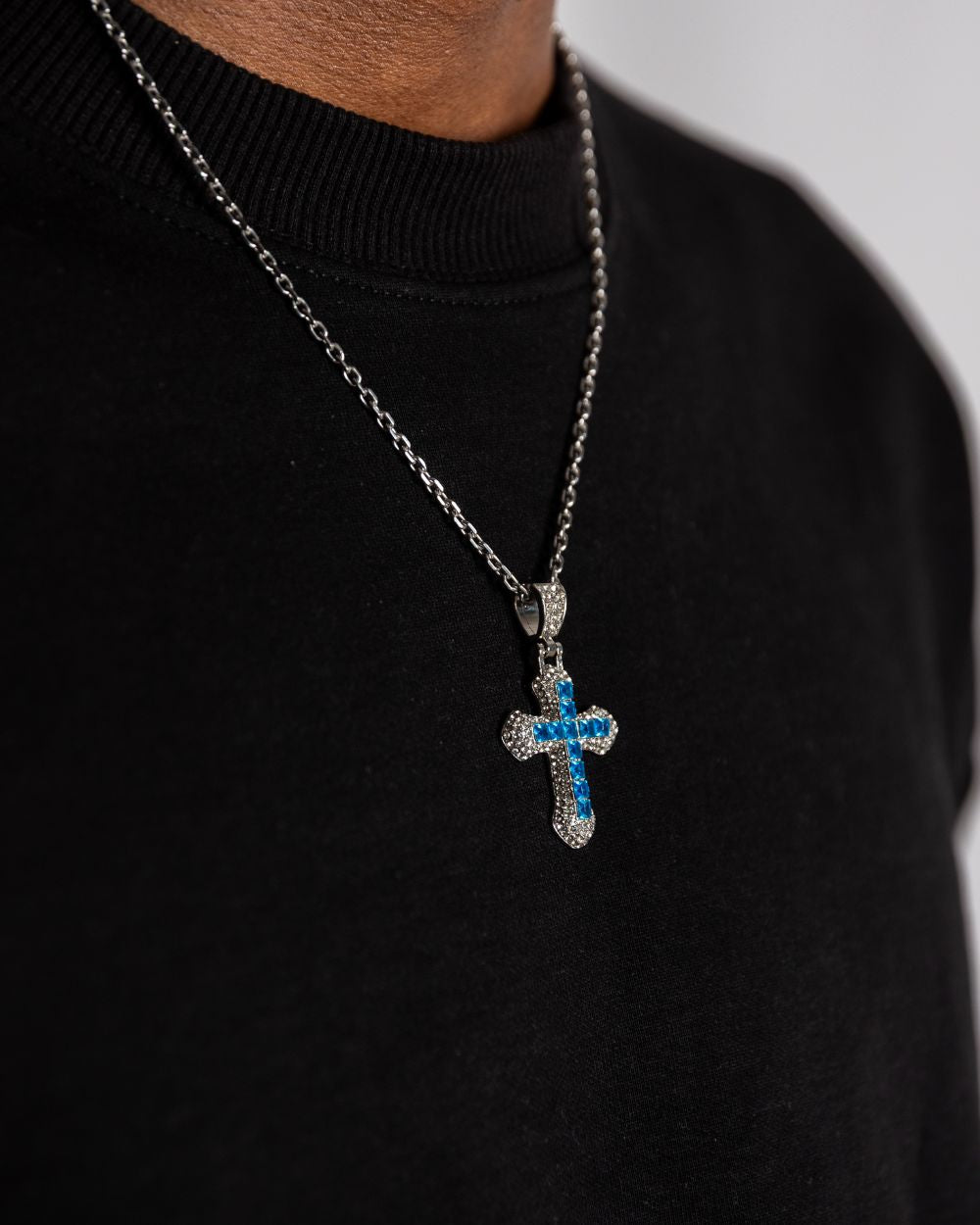 Blauwe Kruis Hanger ICED OUT Zilver