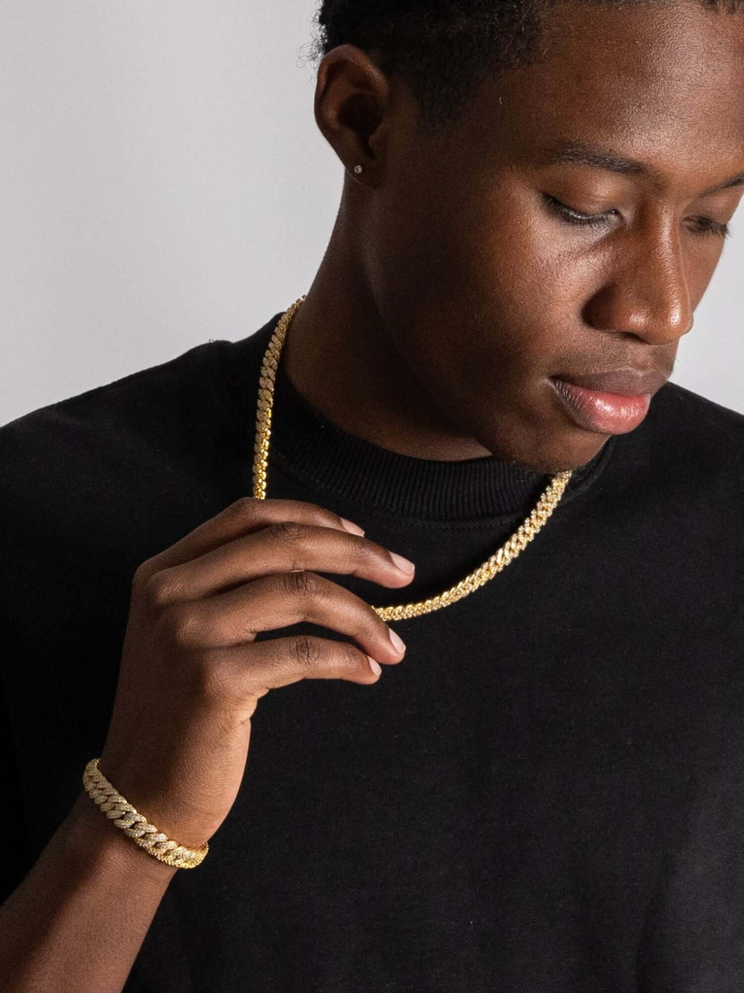 Cuban Link Ketting Goud ICED OUT 6MM en 8MM, luxe gouden ketting met VVS CZ stenen, trendy en stijlvol.