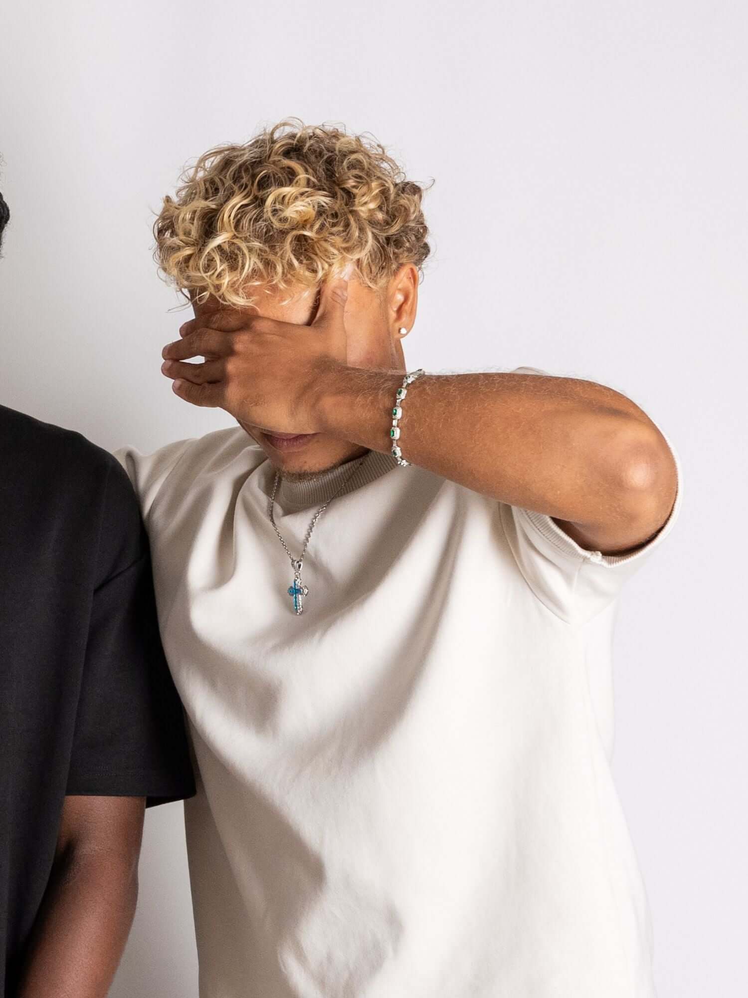 Close-up of a model wearing an Emerald armband, showcasing style and elegance.