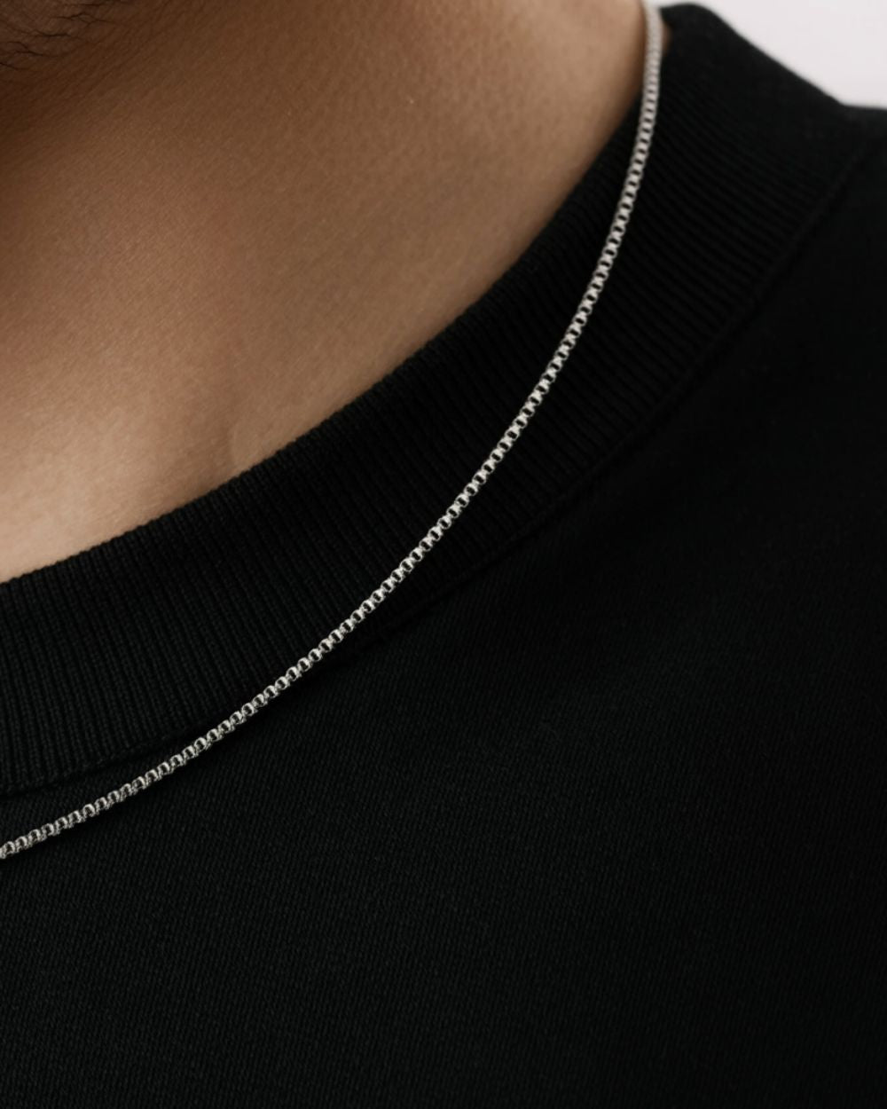 Zilveren box ketting van dichtbij