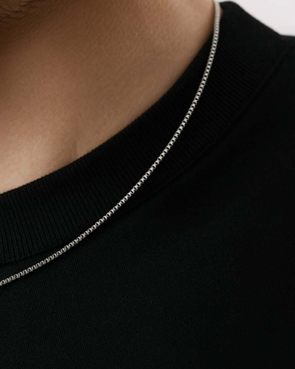 Zilveren box ketting van dichtbij