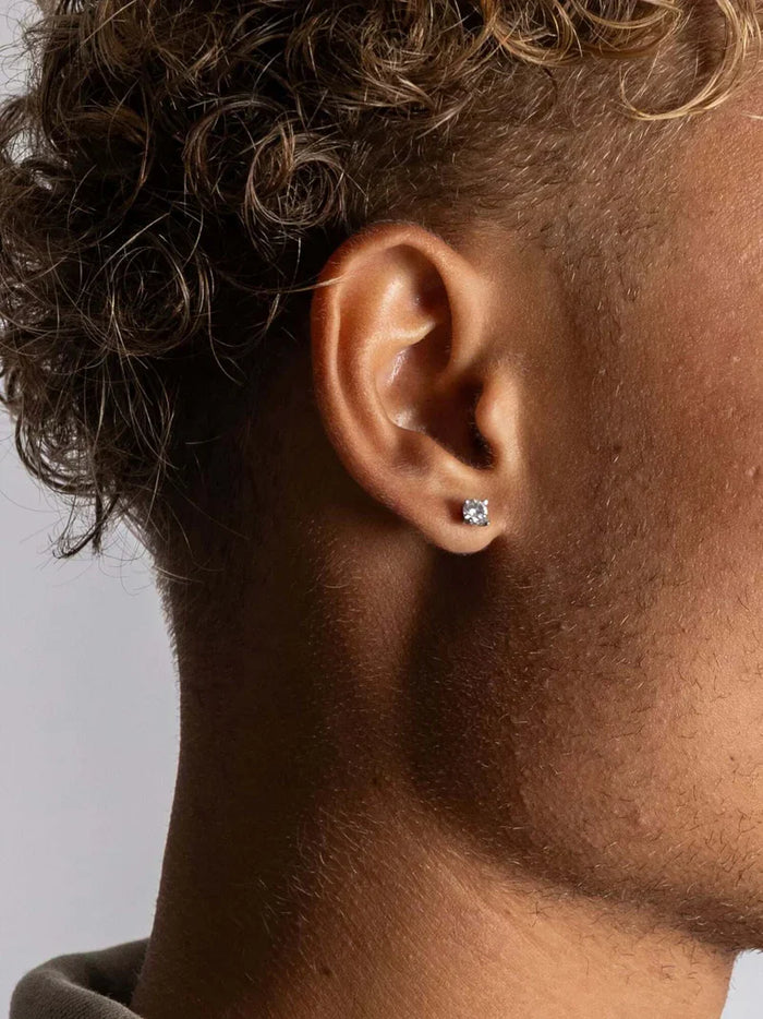 moissanite oorbel stud mannelijk model