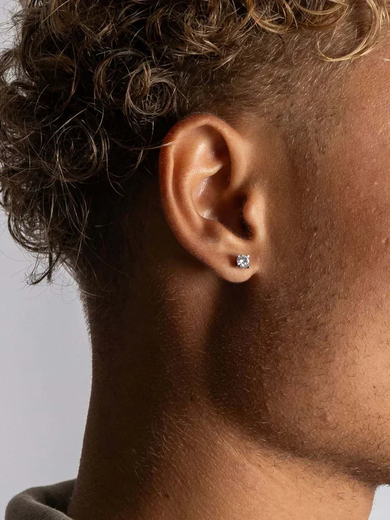 moissanite oorbel stud mannelijk model