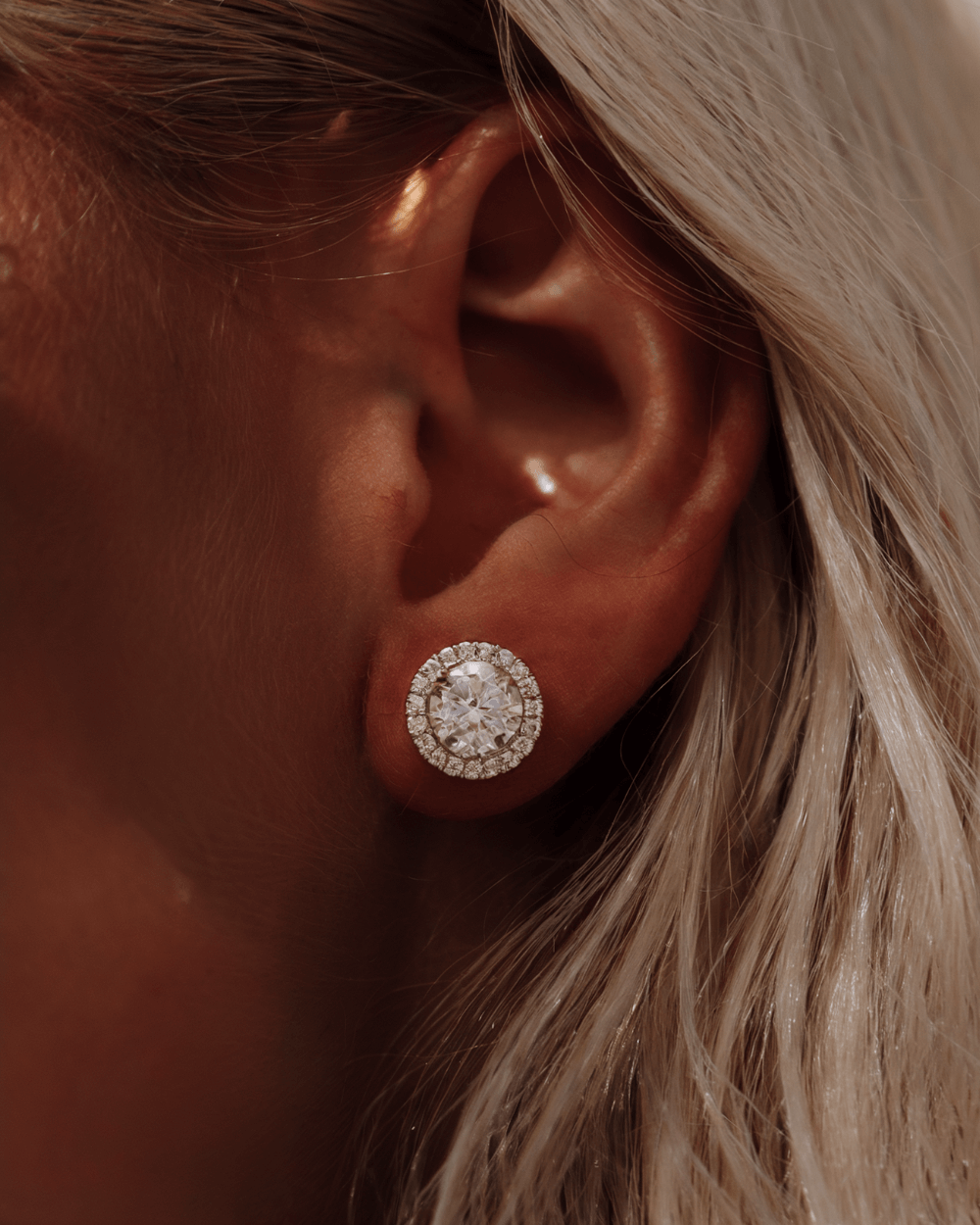 MOISSANITE CIRKEL DIAMOND STUDS 7.5MM WITGOUD - Carpeice