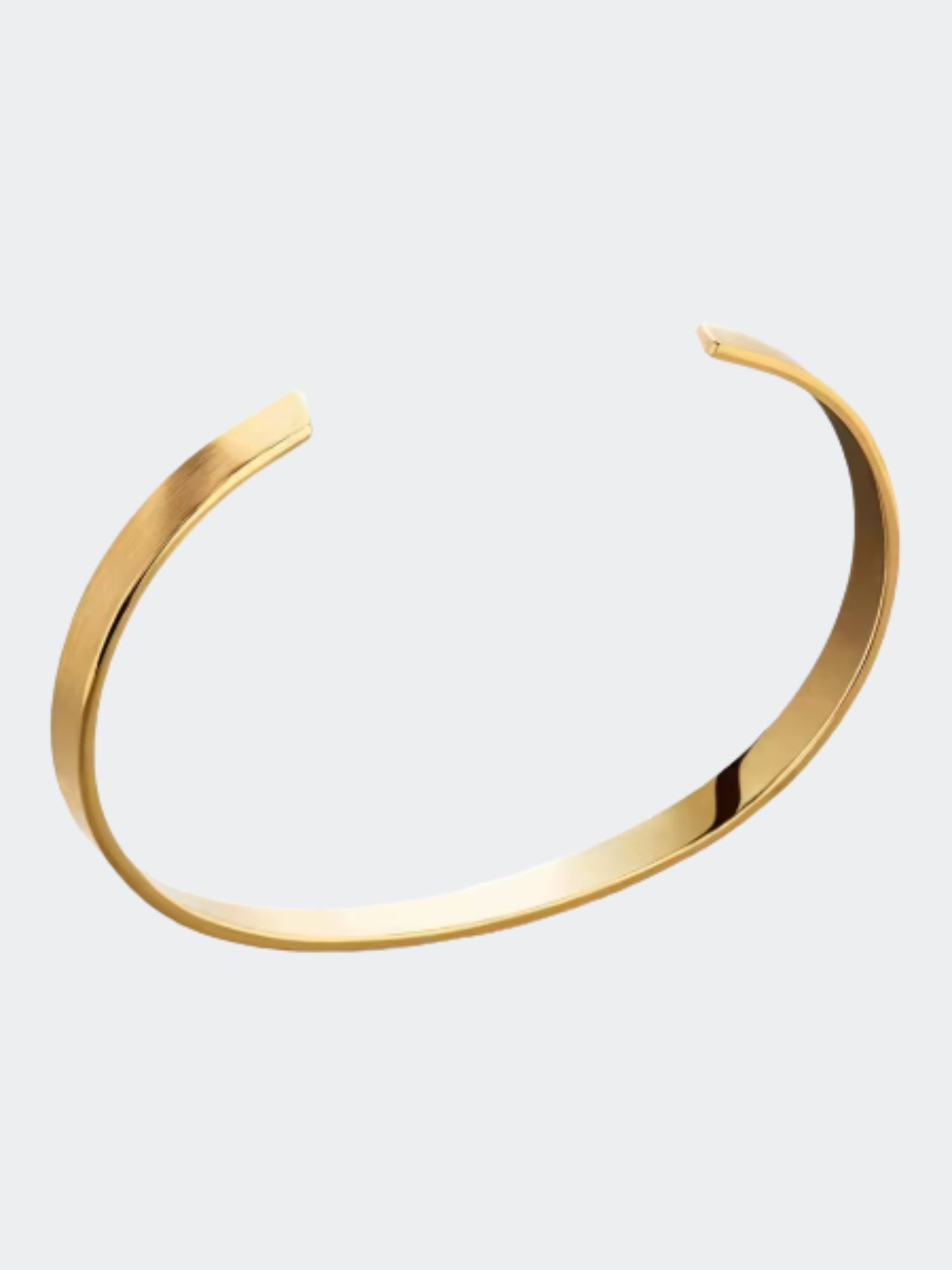 Gouden cuff armband 3MM en 5MM met een minimalistisch design en luxe uitstraling.