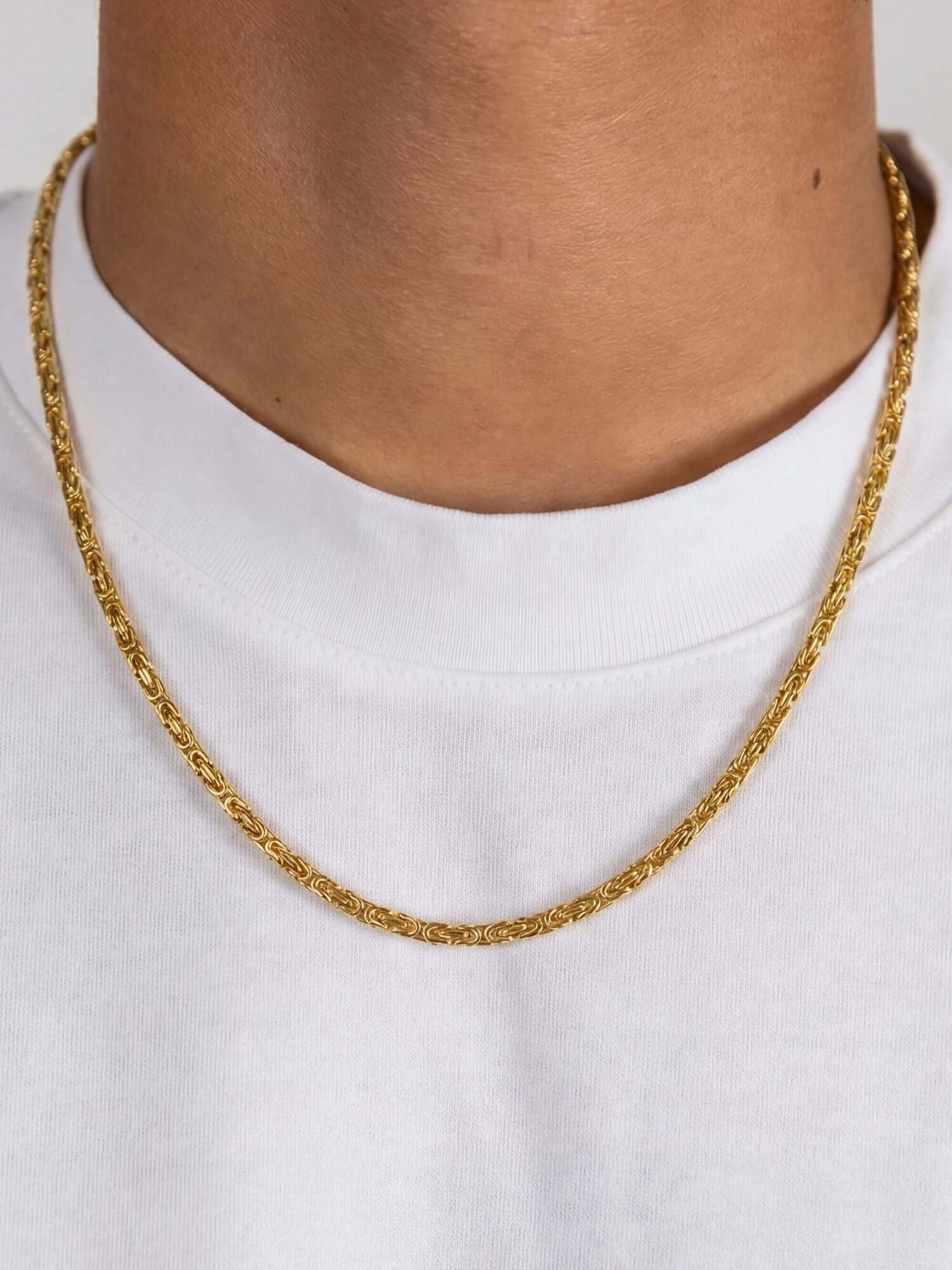 King chain 18K gold plated (2.5mm) worn around the neck, 925 sterling silver with 18K gold-plated finish