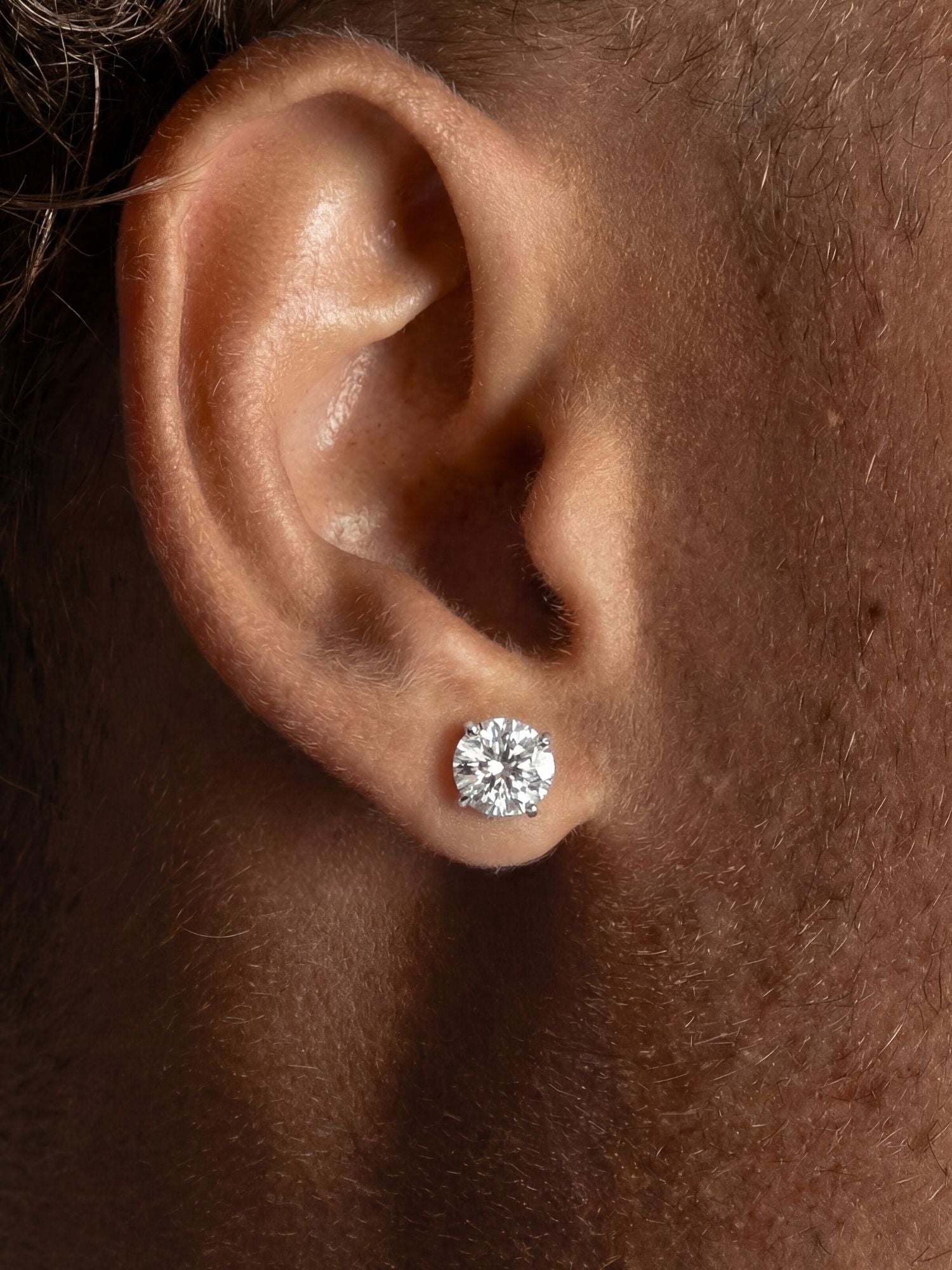 Moissanite Oorbellen Studs 925 Sterling Zilver 5MM witgoud stud oorbel in oor, 5mm VVS D moissanite schittering