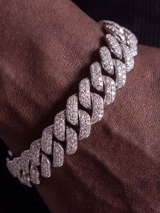 Pairs with the chain