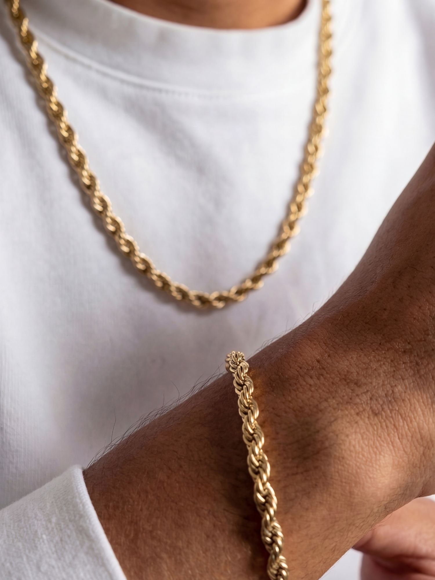 Alt Tag: Rope Ketting Goud RVS rope chain ketting gedragen om nek en pols, gouden RVS gedraaide schakels 2mm/3mm