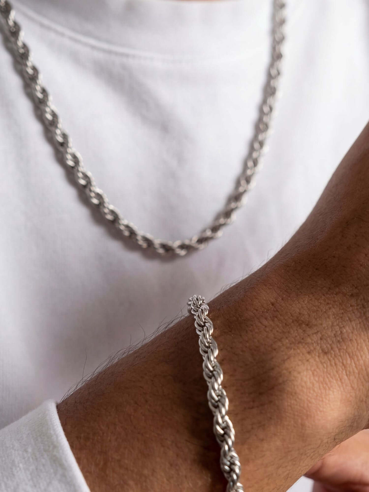 Etiqueta alt: Cadena rope de acero inoxidable plateado RVS (2mm/3mm), cadena y pulsera de acero inoxidable con eslabones retorcidos y brillo plateado