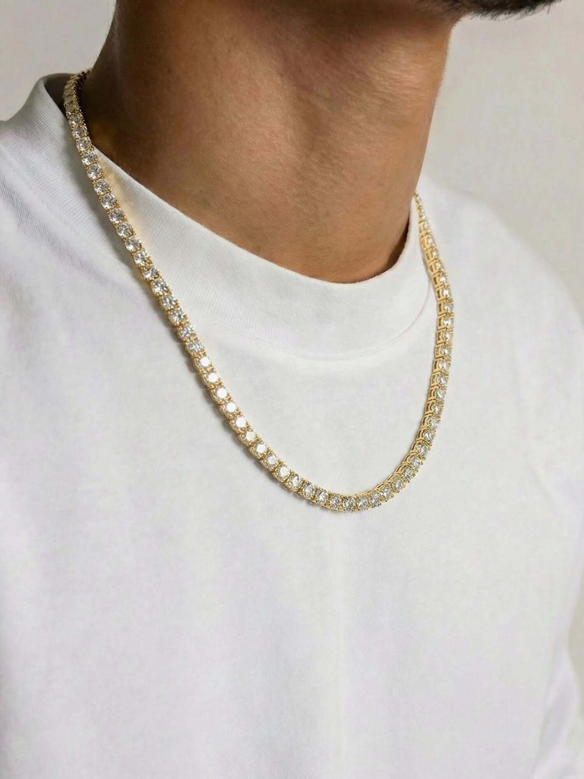Collana tennis dorata (3 mm e 5 mm) indossata al collo, collana tennis color oro con pietre VVS CZ e chiusura a scatola