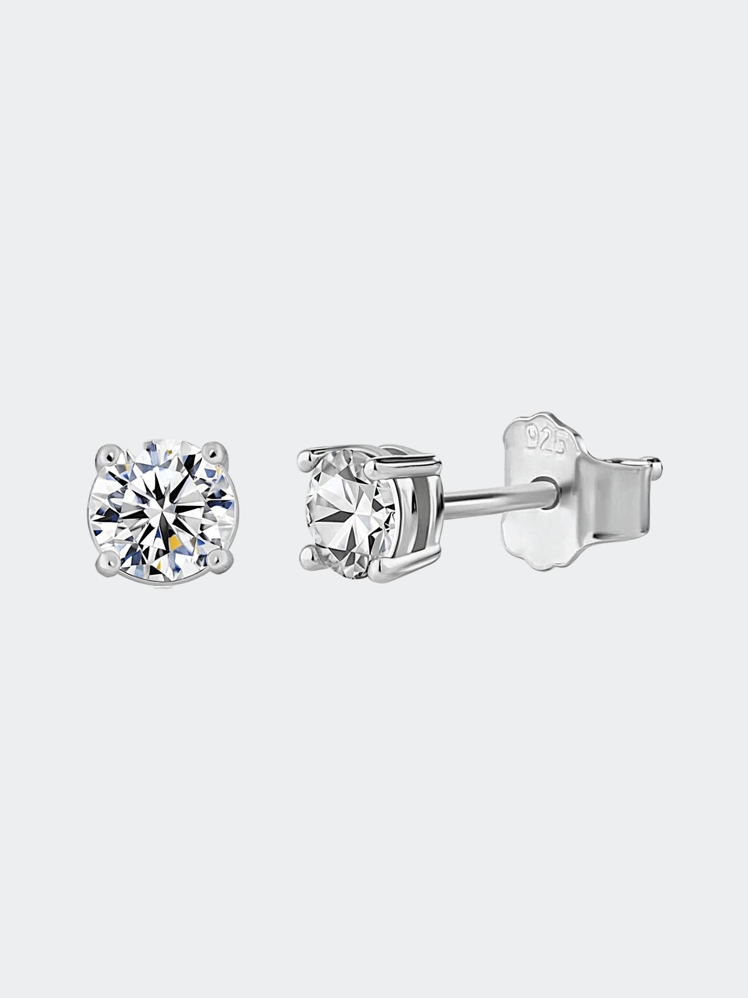 MOISSANITE DIAMOND STUDS 5MM WITGOUD - Carpeice