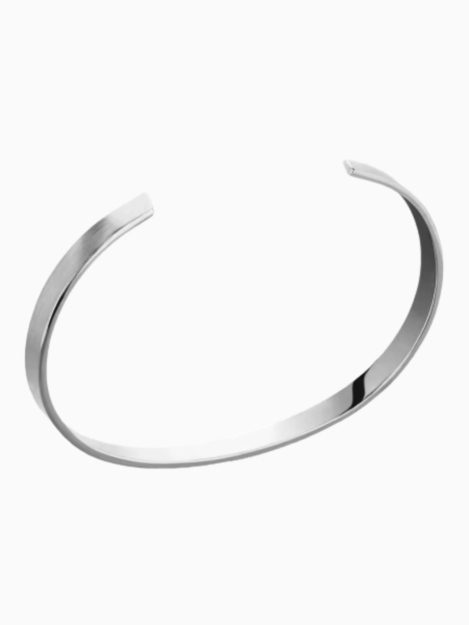 Zilveren cuff armband, minimalistisch design, 3MM en 5MM, moderne luxe en stoere elegantie.